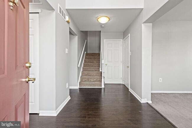 Building Photo - 501 Hagey Pl