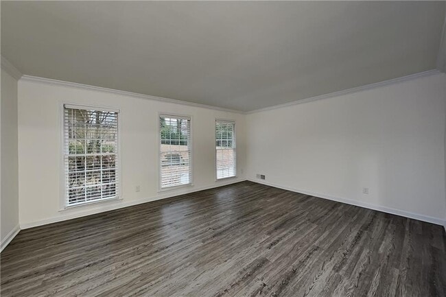 Building Photo - 3350 Turtle Lake Club Dr SE