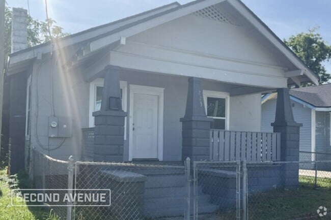 Building Photo - 723 Parker St