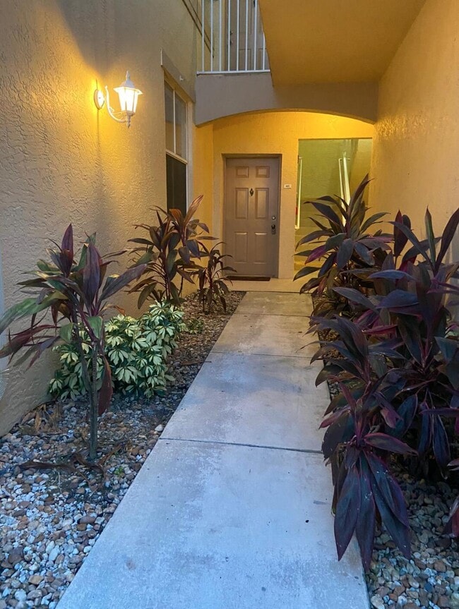 Building Photo - 2080 Greenview Shores Blvd