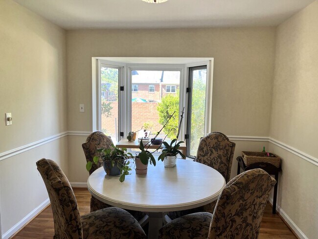 Building Photo - Springfield/Charlestown - 8319 Forrester B...
