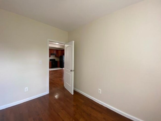 Foto del edificio - 4 bedroom in BRONX NY 10452