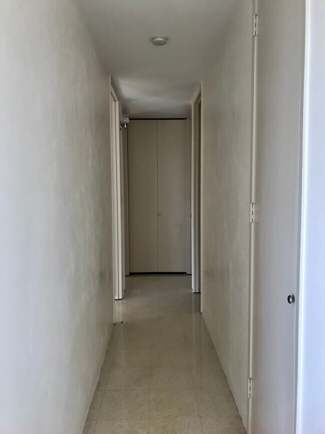 Foto del edificio - 2/2/1 with Den/3rd Bedroom (Elec, Water, Sewer, Hot Water, Gas Included in Rent!)