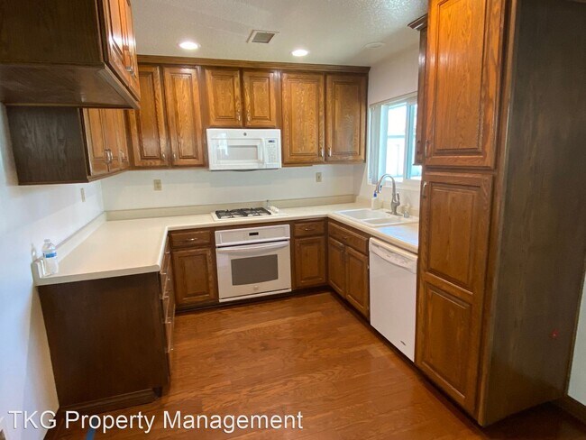 Building Photo - 4 br, 2 bath House - 618 E. La Veta Ave
