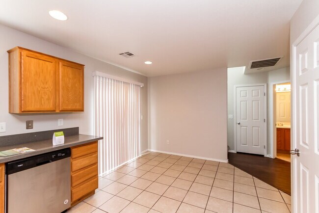 Foto del edificio - 6015 Ambleshire Ave