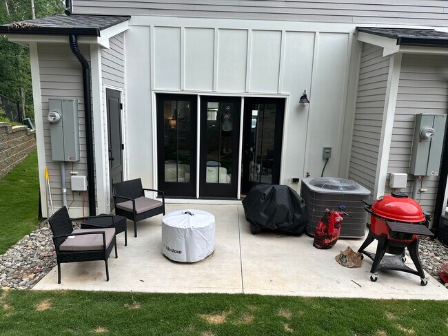 Foto del edificio - 5631 Johnson Woods Ct