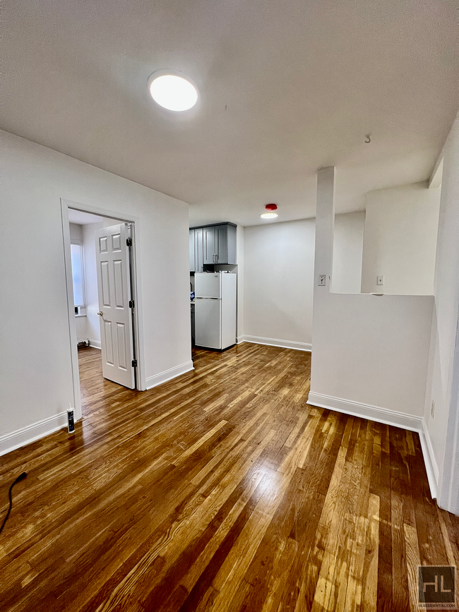 Foto del edificio - Renovated 2 Bed/Flex 3 Duplex With Private...