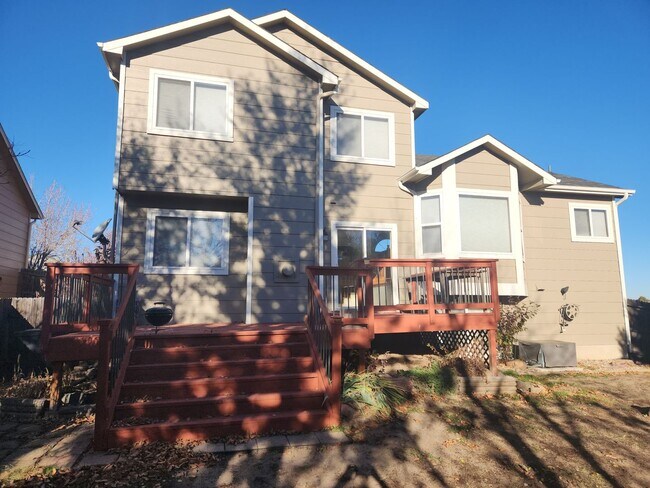 Foto del edificio - N/E home with 4 bed, 4 baths, 2 car garage!