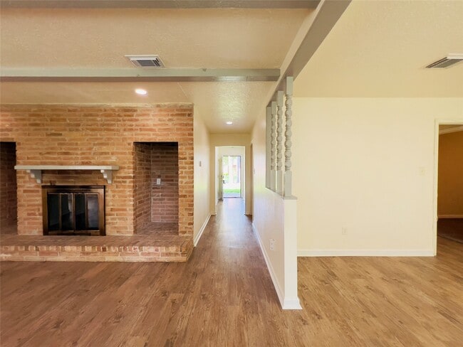 Foto del edificio - 17014 Forest Bend Ave