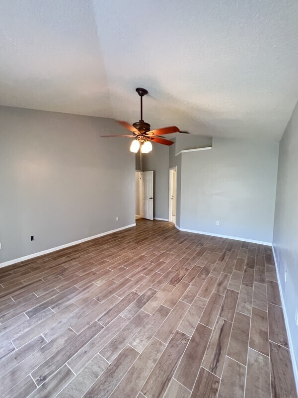 Building Photo - 8080 St Andrews Cir