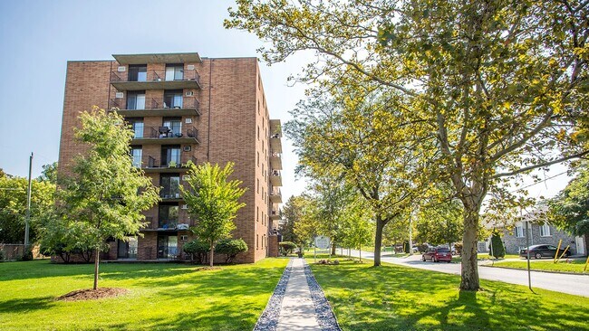 Building Photo - Sun Crest Tower Apartments
