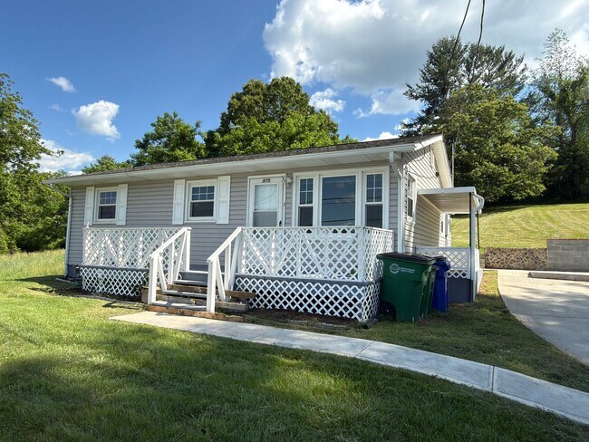 Foto del edificio - Christiansburg, 3 BR / 1 BA, Available for rent