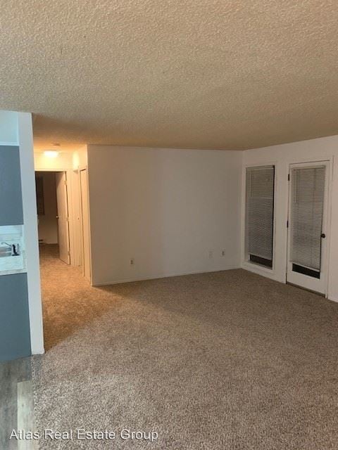 Building Photo - 3060 Mallard Dr