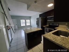 Foto del edificio - 3 br, 2.5 bath  - Villas Del Alhambra