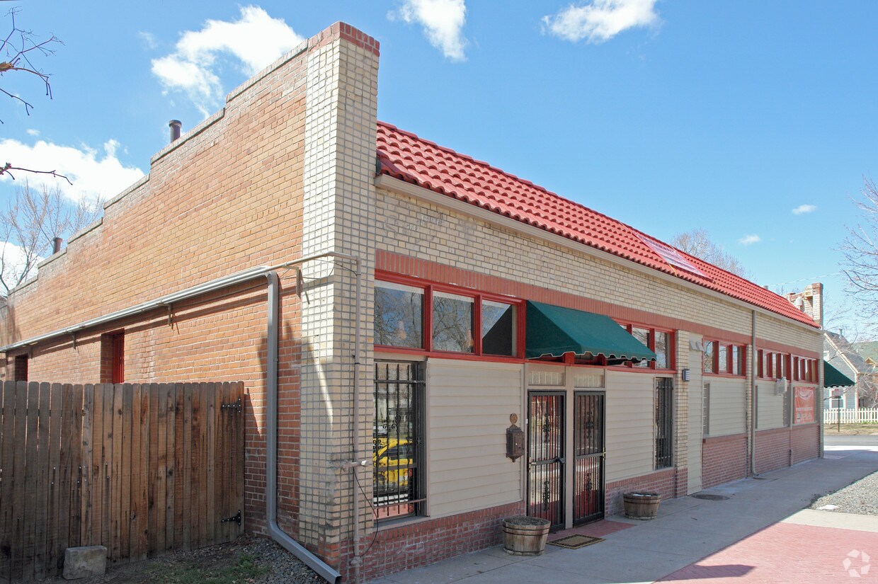 Building Photo - Corner Clock Lofts