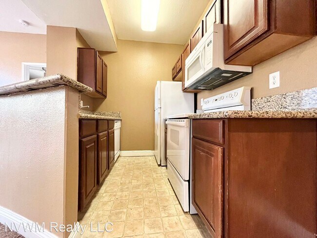 Building Photo - 2 br, 2 bath House - 5170 S Jones Blvd #102