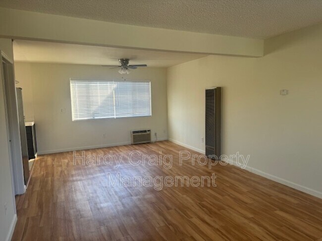 Foto del edificio - 3906 La Crescenta Ave