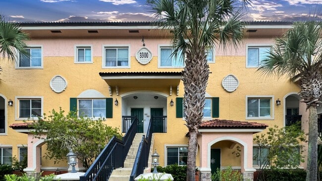 Gated 2 Bed/ 2.5 Bath Condo with 24/7 Security & Monitoring! Screened in Lanai with Water Views! - Gated 2 Bed/ 2.5 Bath Condo with 24/7 Security & Monitoring! Screened in Lanai with Water Views!