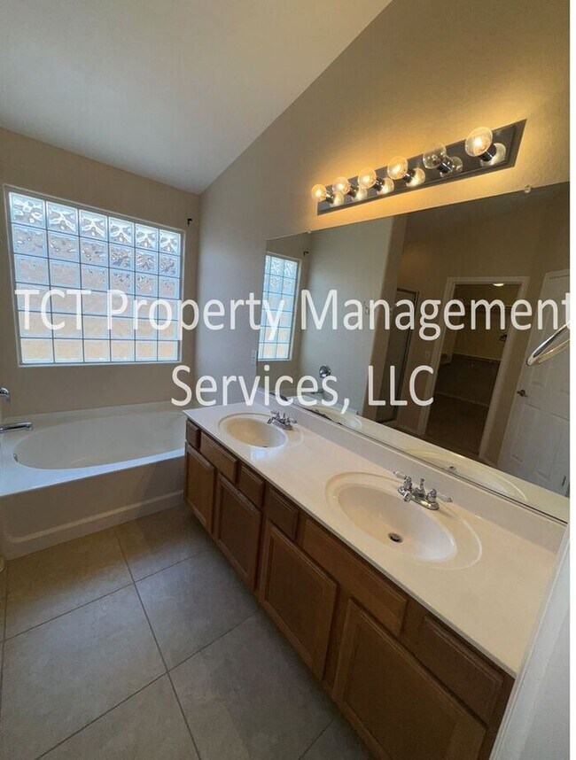 Foto del edificio - Spacious 4 Bedroom Home In San Tan Valley!