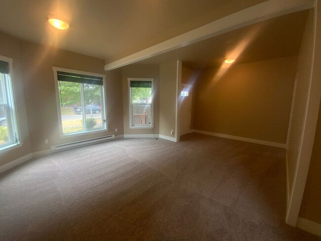 Building Photo - Newly Remodeled Tacoma Gem - Modern Comfor...