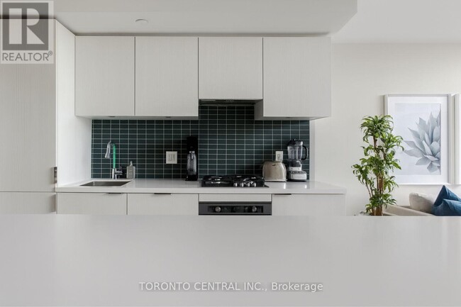 Building Photo - 109 Ossington Ave