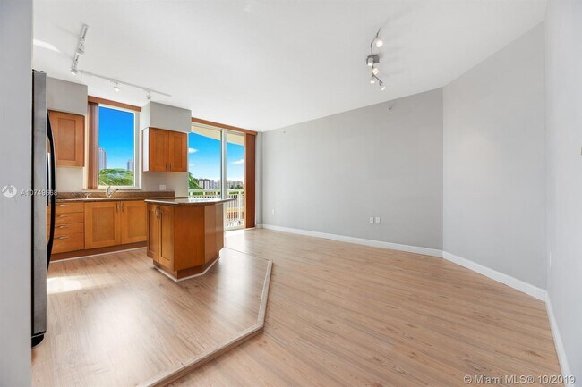 Building Photo - 1755 E Hallandale Beach Blvd