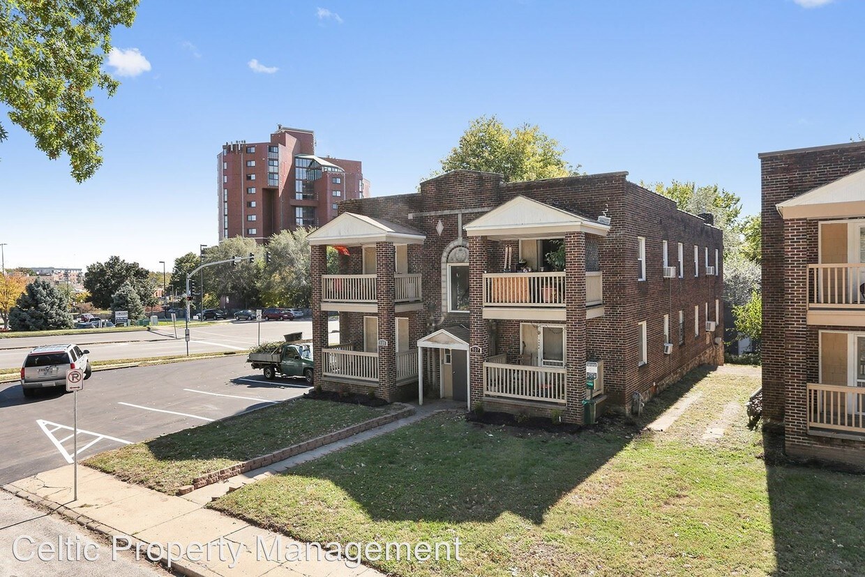 Primary Photo - 905-911 W 40th Terrace