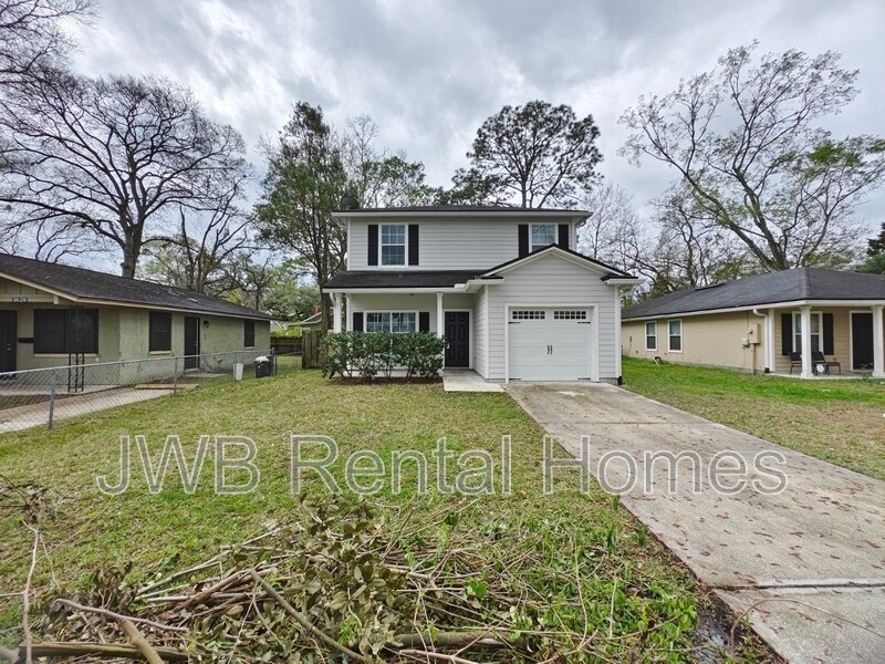 Primary Photo - 3634 Gilmore St
