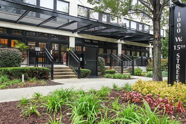 Building Photo - 1070 W 15th St