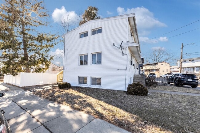 Building Photo - 4 Edson Terrace