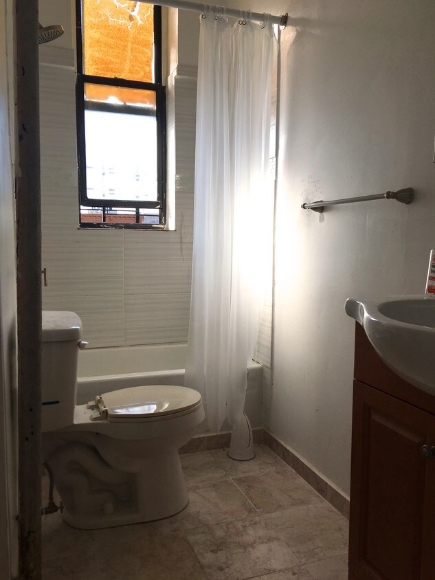 Primary Photo - 347 Grove St