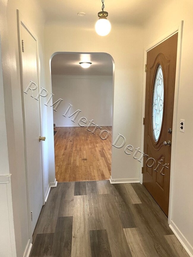 Building Photo - 32851 Linderman Ave