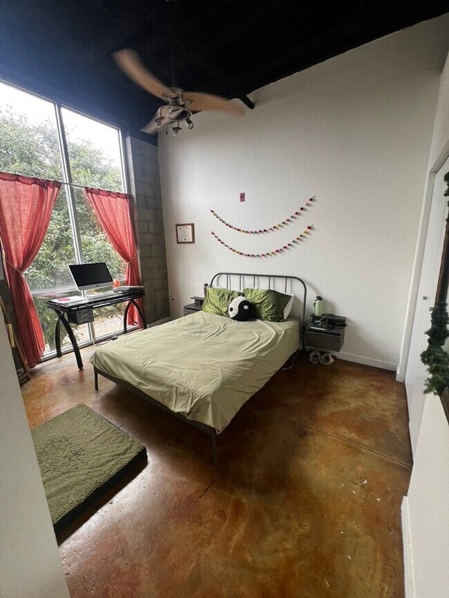 Foto del edificio - 420 N Adams St