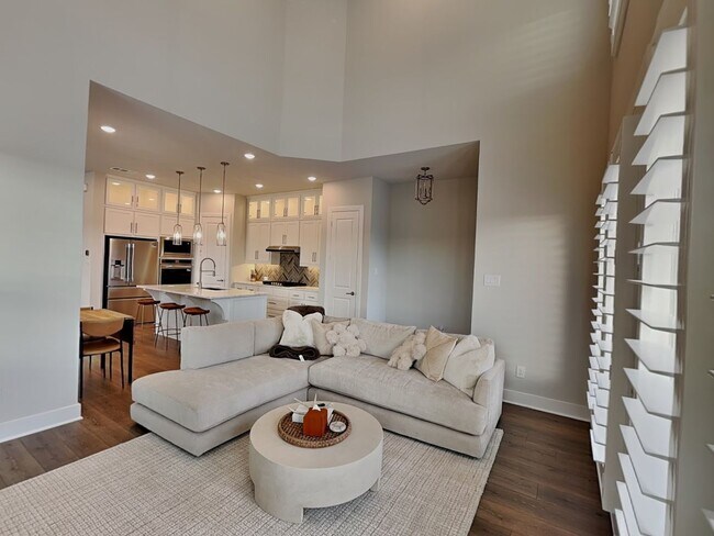 Foto del edificio - A Sophisticated Townhome in the Heart of Walsh