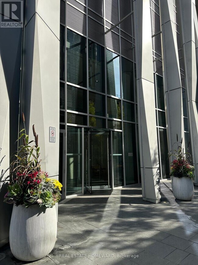 Photo du bâtiment - 1 Yorkville Ave
