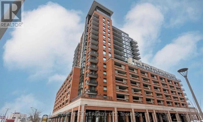 Building Photo - 3091-3091 Dufferin St