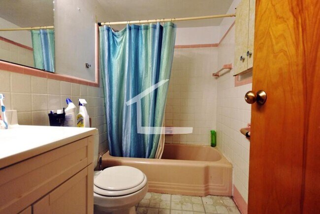 Foto del edificio - 10 Commonwealth Ct