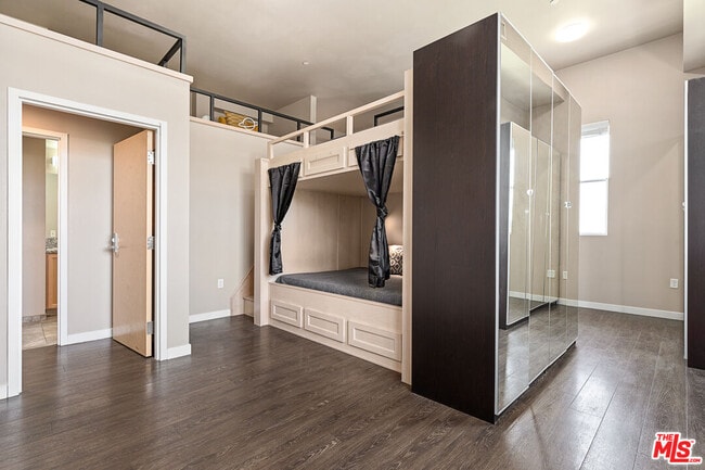 Foto del edificio - 630 W 28th St