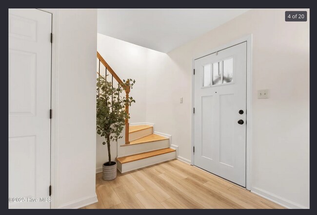 Foto del edificio - Room in House on Country Ln