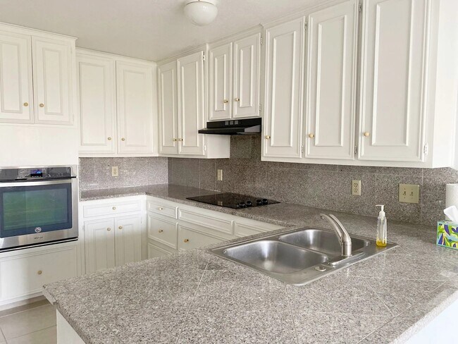 Building Photo - 3907A Irvine Dr