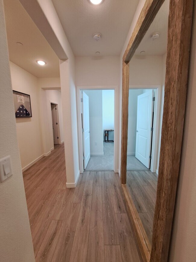 Foto del edificio - Gorgeous Smart Home is Clean & Loaded!  - ...
