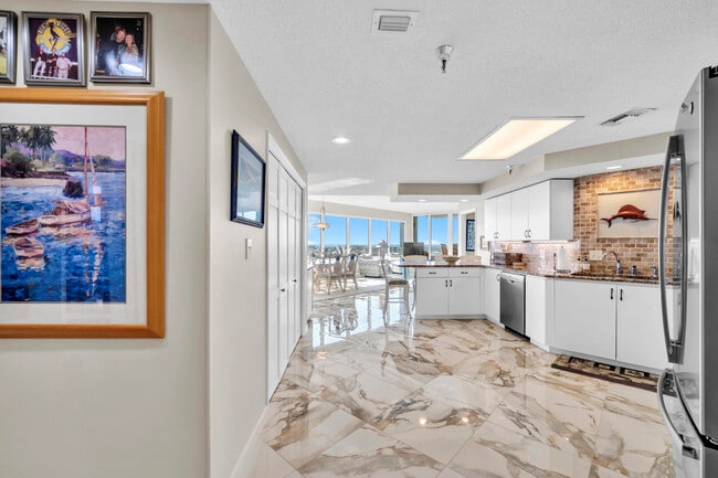 Foto del edificio - 320 Harbor Blvd