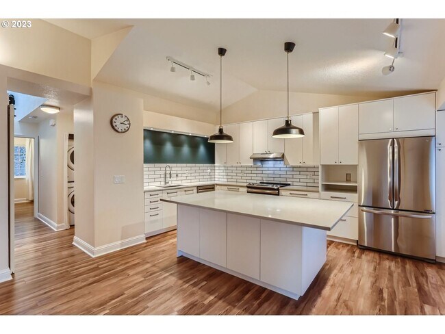 Foto del edificio - Modern Hillsdale Condo with Vaulted Ceilings, Quartz Kitchen, and Private Deck