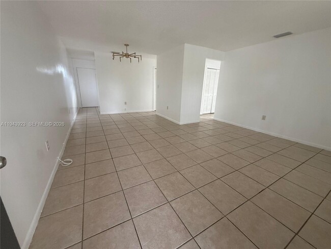 Foto del edificio - 460 Eldron Dr