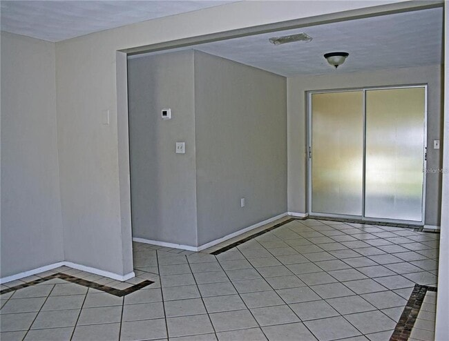 Building Photo - 3636 Wiltshire Dr