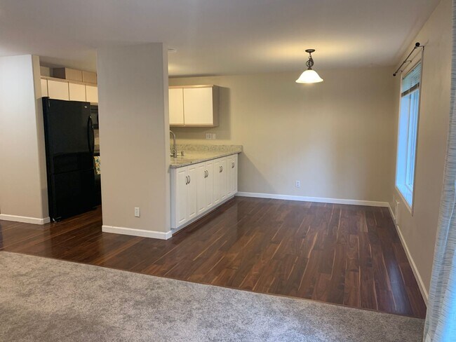 Foto del edificio - 3 Bed, 2 Bath Remodeled Cordata Condo