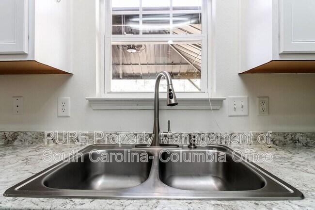 Foto del edificio - 333 Drooping Leaf Rd