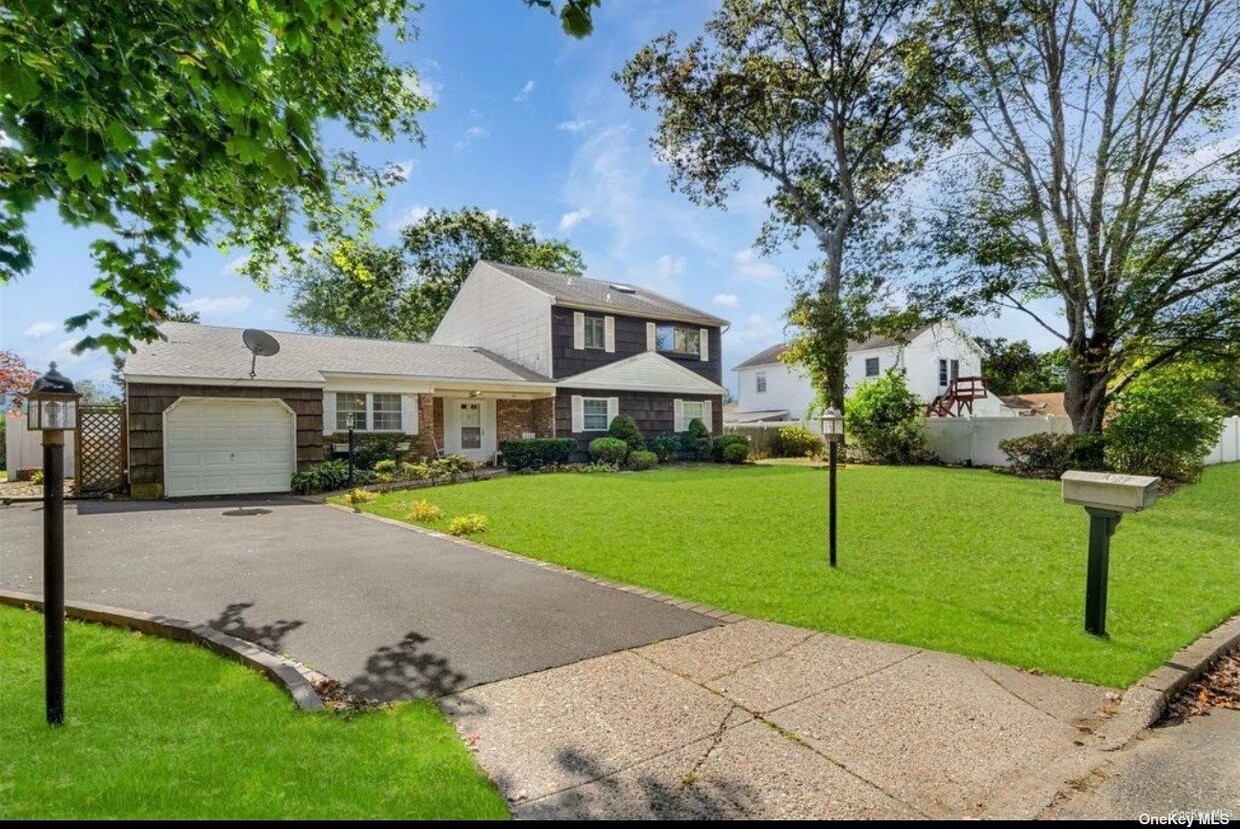 Primary Photo - 10 Porpoise Dr