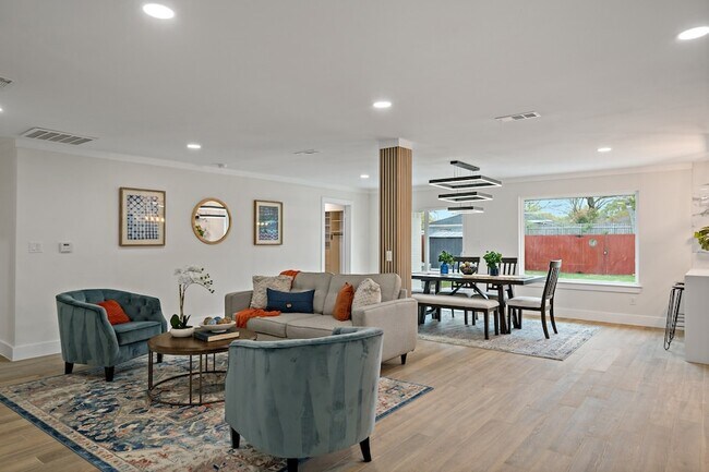 Foto del edificio - 9035 Leaside Dr