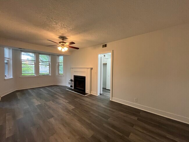 Foto del edificio - 3727 N Pine Grove Ave